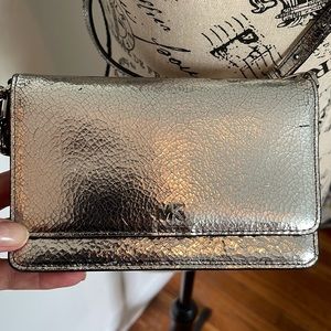 Michael Kors metallic Silver leather Crossbody wallet Bag